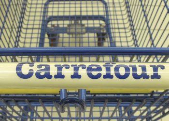 Denunciadas siete grandes cadenas por no repercutir la rebaja del IVA a todos los alimentos afectados