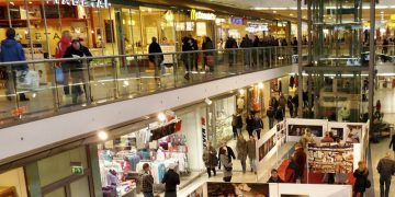 Según una encuesta de FACUA, 8 de cada 10 consumidores creen que la gran mayoría de comercios falsean descuentos en las rebajas