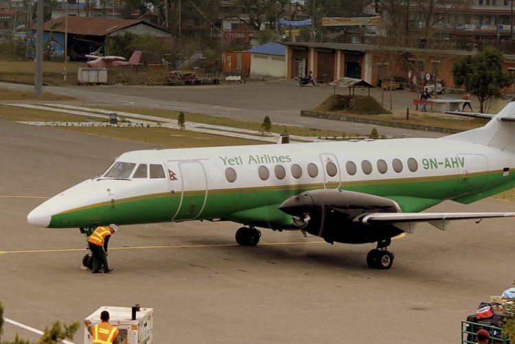 25 muertos tras estrellarse un avión con 72 pasajeros en Nepal