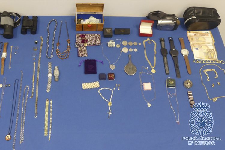 Recuperadas joyas por valor de 200.000 euros sustraídas de casa de una señora recientemente fallecida