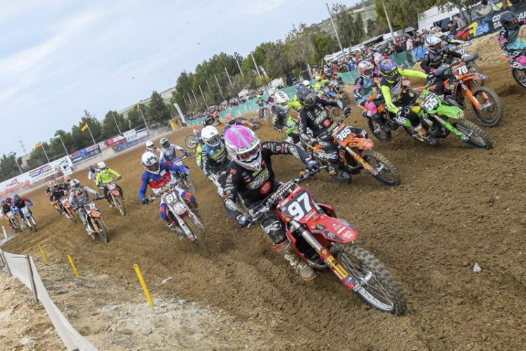 Motocross Sanlúcar: Monné, Salvador, Izaguirre, Hernández y Múgica, primeros líderes