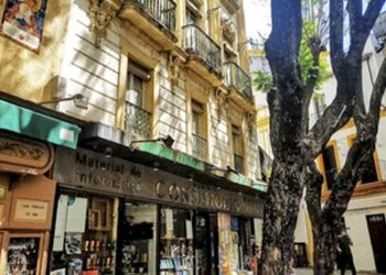 Otro edificio céntrico de la ciudad cae en manos de inversores para convertirse en apartamentos de alquiler