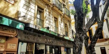 Otro edificio céntrico de la ciudad cae en manos de inversores para convertirse en apartamentos de alquiler