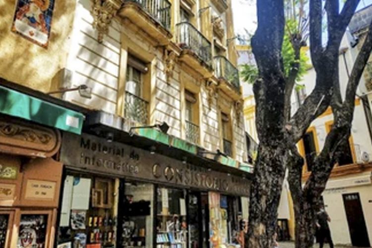 Otro edificio céntrico de la ciudad cae en manos de inversores para convertirse en apartamentos de alquiler