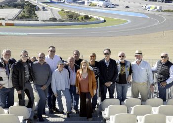 La alcaldesa supervisa las obras acometidas en las curvas 1 y 5 que han supuesto la inversión de 2,1 millones de euros por parte de la Ayuntamiento de Jerez