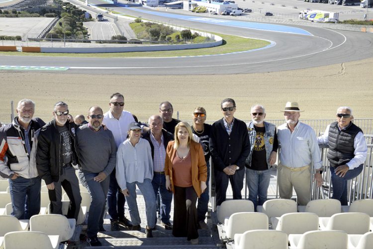 La alcaldesa supervisa las obras acometidas en las curvas 1 y 5 que han supuesto la inversión de 2,1 millones de euros por parte de la Ayuntamiento de Jerez