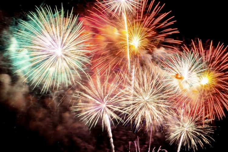 Sustituídos los fuegos artificiales en Castellar por confeti