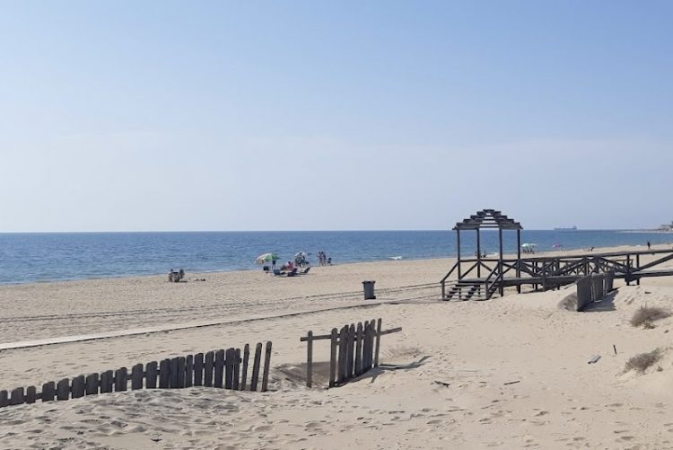Chipiona, Vejer de la Frontera y San Roque suspenden el servicio de duchas en las playas por la sequía