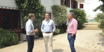 Encuentro entre Ayuntamiento y Club Nazaret para establecer líneas de colaboración en deporte base y organización de campeonatos