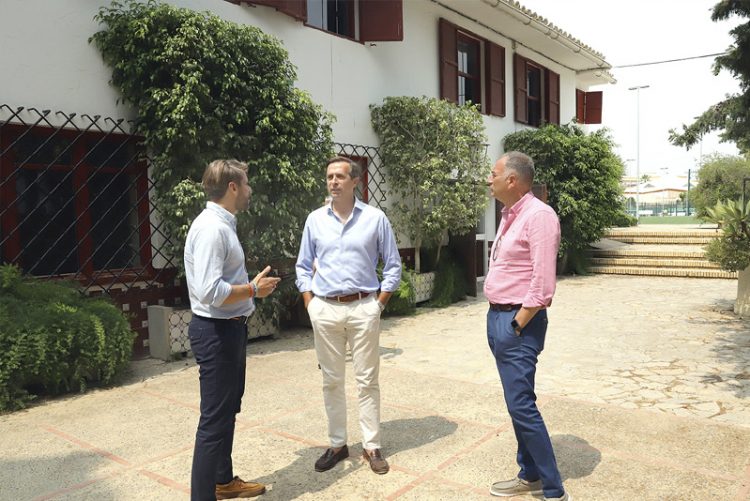 Encuentro entre Ayuntamiento y Club Nazaret para establecer líneas de colaboración en deporte base y organización de campeonatos