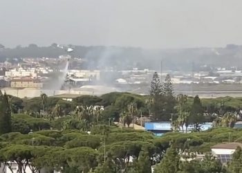 Nuevo incendio en El Puerto de Santa María obliga a suspender temporalmente el servicio de Cercanías y moviliza a efectivos de Bomberos e Infoca