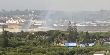 Nuevo incendio en El Puerto de Santa María obliga a suspender temporalmente el servicio de Cercanías y moviliza a efectivos de Bomberos e Infoca