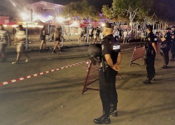 El Puerto se manifiesta contra el “turismo de borrachera” y los pisos turísticos