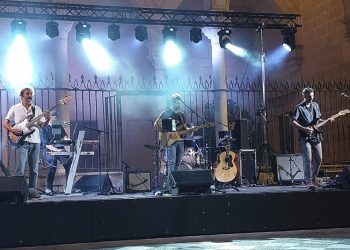 Un viaje hipnotizante a través del tiempo: Being Floyd hace revivir la magia de Pink Floyd en la Plaza de la Asunción