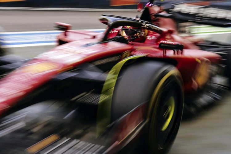 Carlos Sainz logra la pole en el Gran Premio de Singapur de F1, Red Bull se atraganta y queda fuera de la Q3