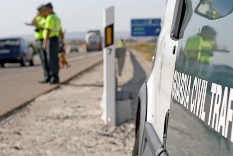 Tres muertos y un herido al colisionar un autobús y un turismo en Bornos